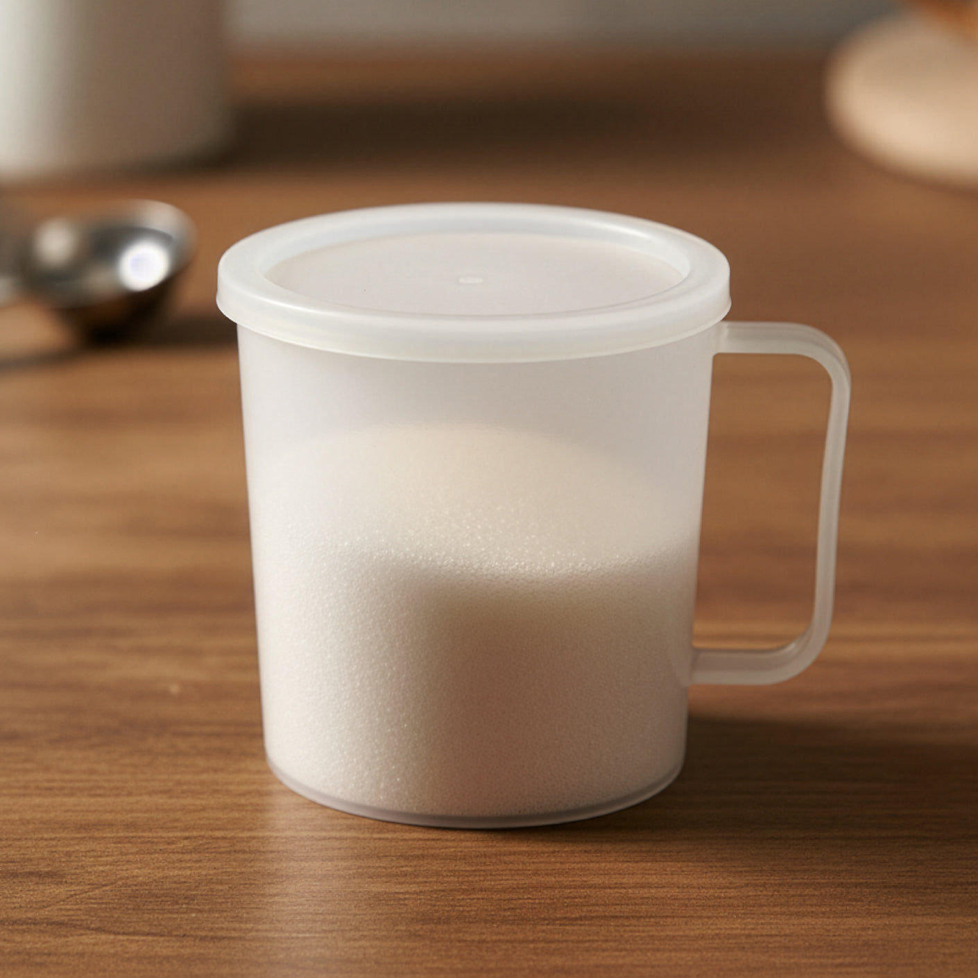 PLASTIC CUP W/COVER (242-C)